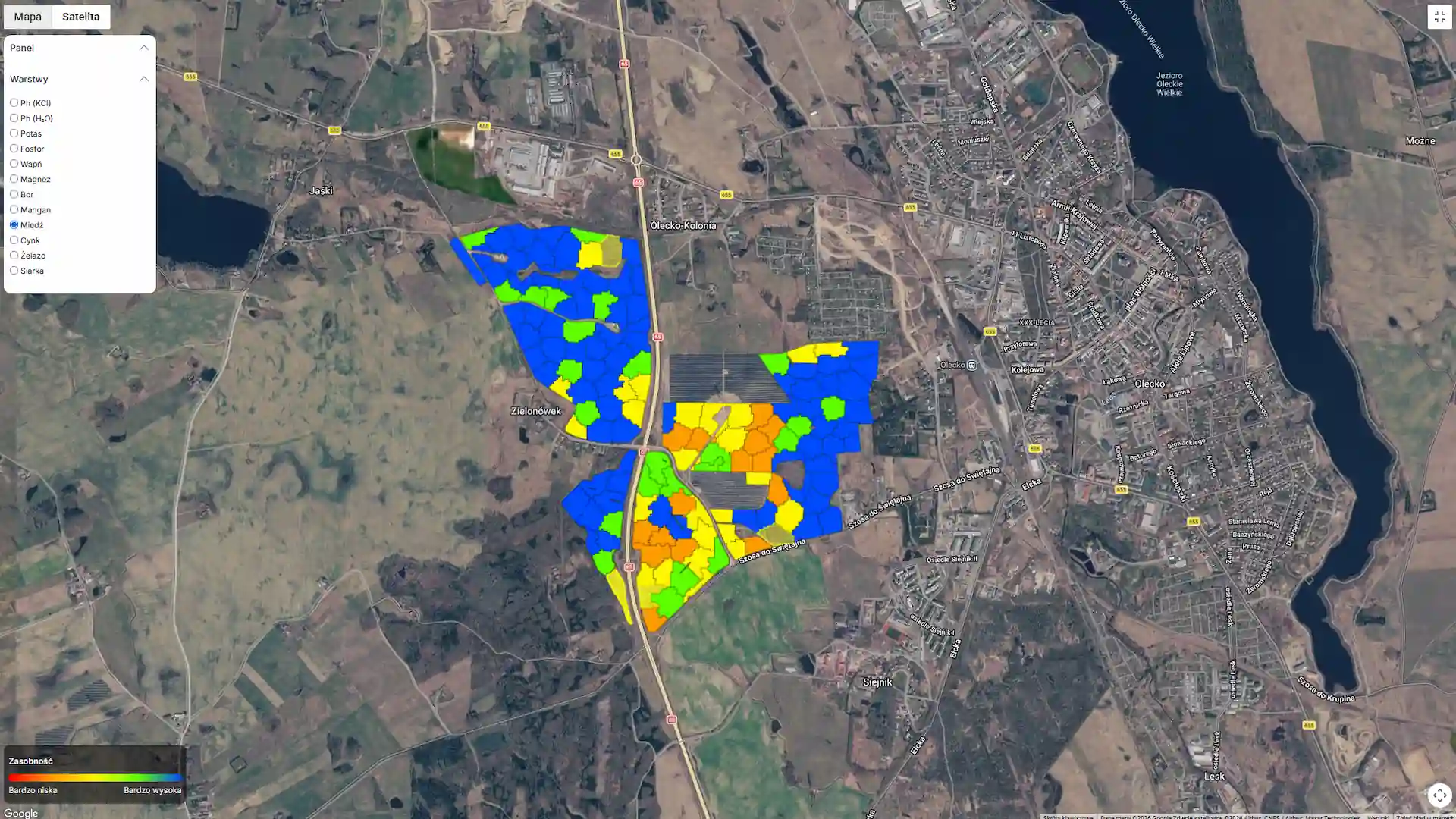 Mapa badań gleby – widok pełnoekranowy Mapa zasobności gleby z legendą i panelem warstw dostępnymi w widoku pełnoekranowym.